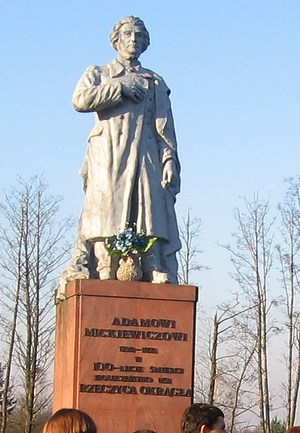 Pomnik Adama Mickiewcza w Rzeczycy Okrągłej